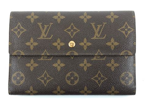 trifold Louis Vuitton wallet